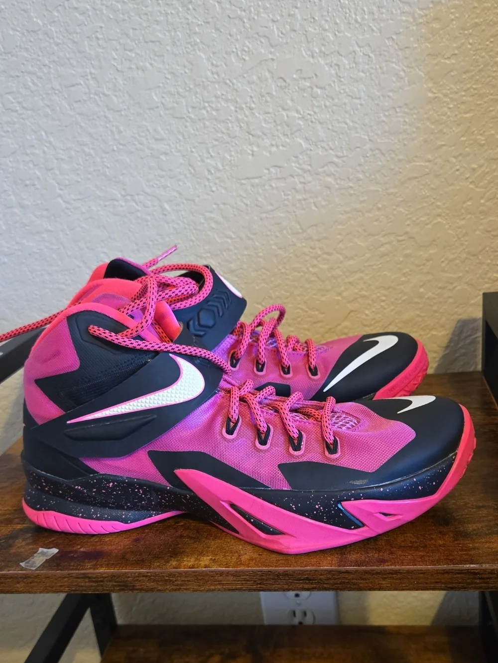 Nike Lebron Zoom Soldier 8 Breast Cancer Edition Pink and Black Size 9.5